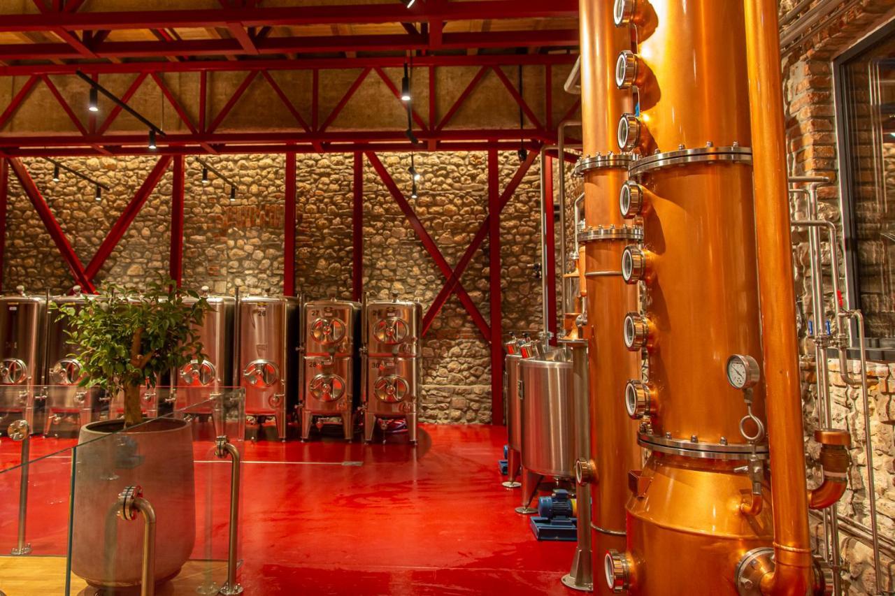 Melesin Distillery Leskovik Екстериор снимка